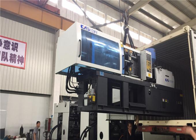200 Ton Two Color Injection Molding Machine For Butt Plastic Sheet  Making
