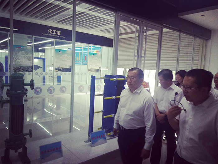 王忠林书记到星空体育最新官网（China）官方网站集团展位观展