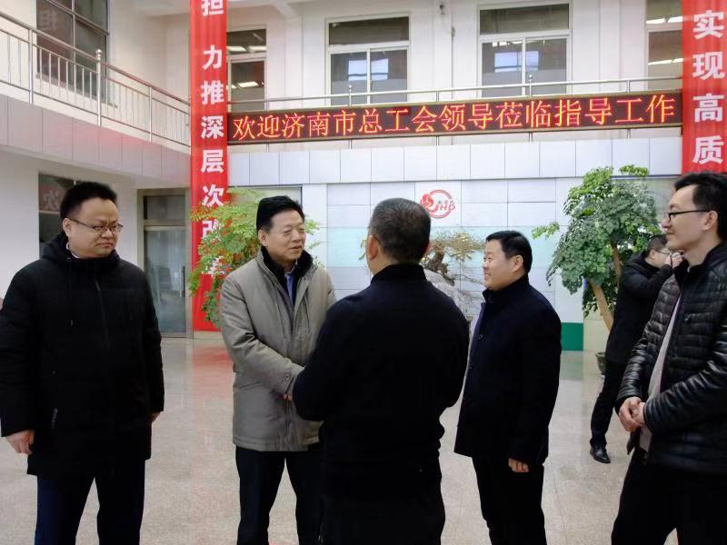 区工会副主席李爱国，星空体育最新官网（China）官方网站集团袁洪彬、孟祥利共同参加活动。