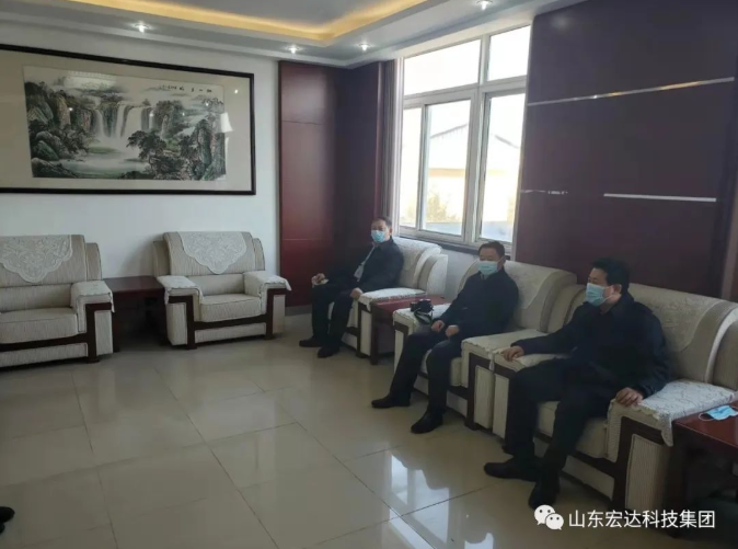 山东星空体育最新官网（China）官方网站集团副总经理张广义到开发区派出所慰问