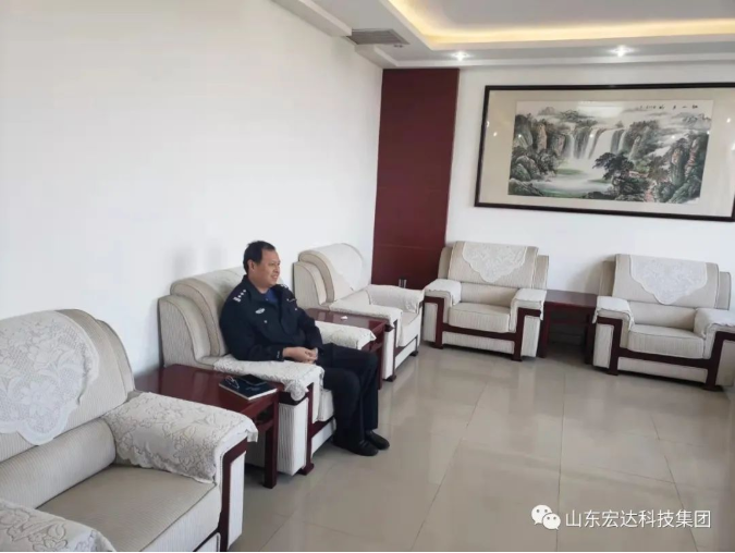 山东星空体育最新官网（China）官方网站集团副总经理张广义到开发区派出所慰问